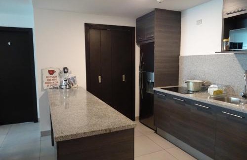 Simon Bolivar Maison | Quo Habitación en Lujoso Departamento a 1 minuto del Aeropuerto