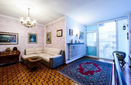 Mezzolombardo Appartement | Rètro Apartment In The Mountains