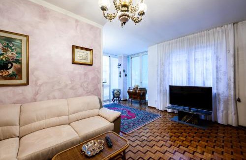 Mezzolombardo Appartement | Rètro Apartment In The Mountains