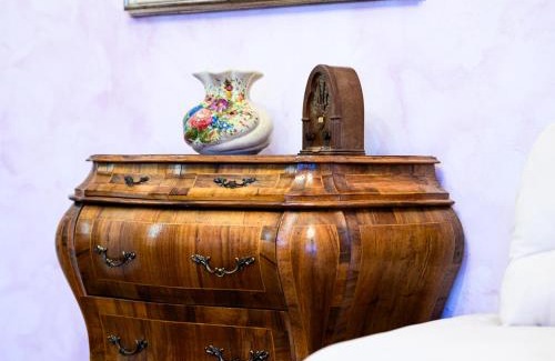 Mezzolombardo Appartement | Rètro Apartment In The Mountains