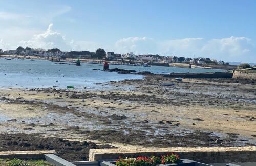 Port-Louis Appartement | RÉF 231 - PORT-LOUIS appartement type 2 pleine vue Petite Mer avec terrasse, parking et garage dans résidence récente
