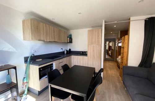 Les Deux Alpes Appartement | Résidence Myosotis - Les Deux Alpes – Studio cabine au pied des pistes avec balcon et vue dégagée MAE-5421