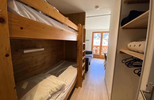 Les Deux Alpes Appartement | Résidence Myosotis - Les Deux Alpes – Studio cabine au pied des pistes avec balcon et vue dégagée MAE-5421