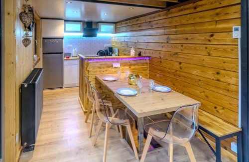Floyon Maison | Rêves au Chalet - Maisonnette avec jacuzzi