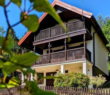 gmina Stary Dzierzgon Maison | Różany Ogród - dom pod lasem, z widokiem na jezioro i kominkiem, rowery, łódka, rowerek wodny