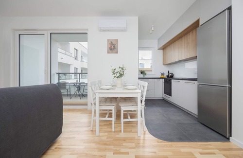 Wlochy Appartement | Równoległa 16A | Warsaw | Air Conditioned Apartment | Parking | Balcony | Bathtu