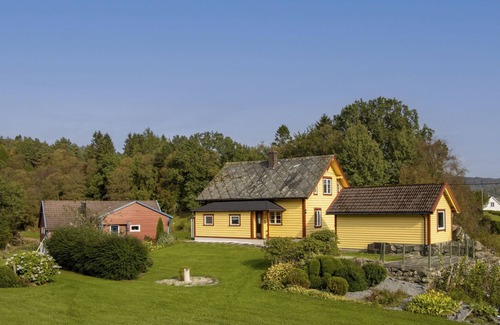 Tysnes Maison | Rødehuset by Interhome