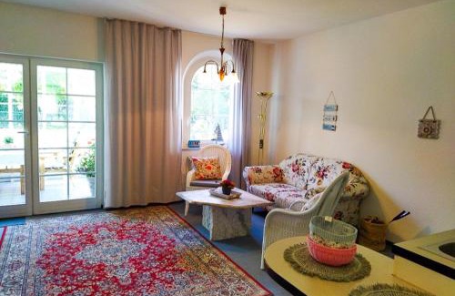 Wischuer Appartement | Rückzugsort für 2 - schönes Appartment mit Terrasse, Wintergarten und Badewanne
