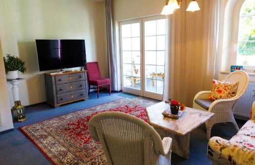 Wischuer Appartement | Rückzugsort für 2 - schönes Appartment mit Terrasse, Wintergarten und Badewanne