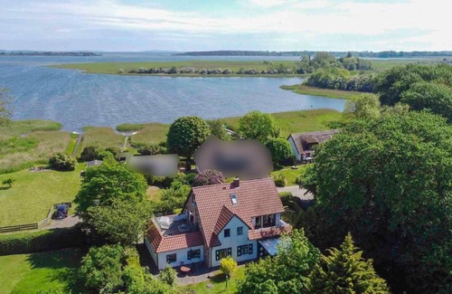 Zudar Appartement | Rügenbrise am Wasser - Fewo EG