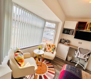 Birmingham Maison | R-1 Newly renovated En-Suite Self contained Private Room in Selly Oak Birmingham