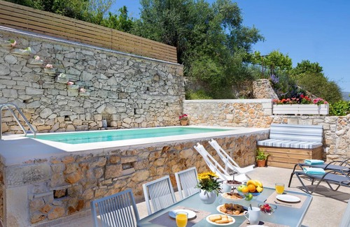 Makhairoi Villa | R 1037-Villa Sophia