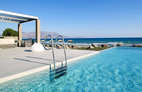 Korfalonas Villa | R 1090 Argus’s Youphoria Beach Front Estate With Boat Trips, Airport / Port Transfer Service & Massa