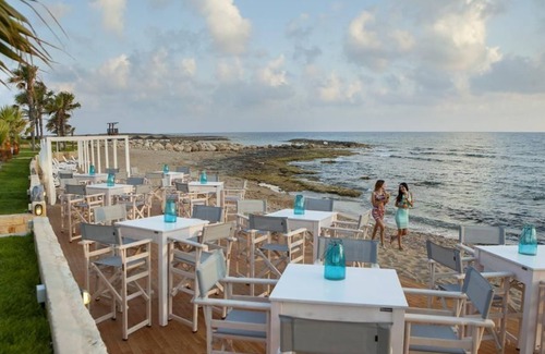 Geroskipou Appartement | R 1140 Theo’s Standard Sea View With full Board, Private Balcony & Safe Deposit Box