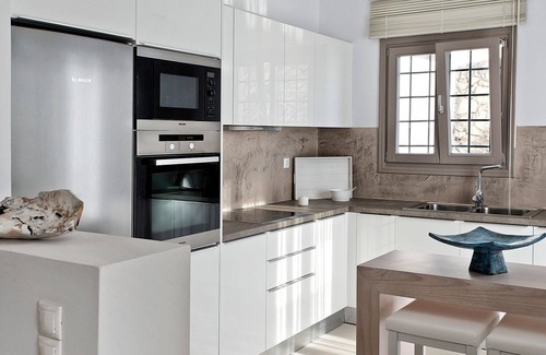 Santorini Villa | R 1227 Titus Senior Villa with Private Pool With Guest Laundry, Lounge & Outdoor Jacuzzi