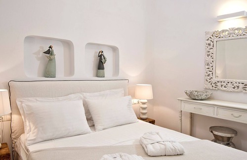 Santorini Villa | R 1227 Titus Senior Villa with Private Pool With Guest Laundry, Lounge & Outdoor Jacuzzi