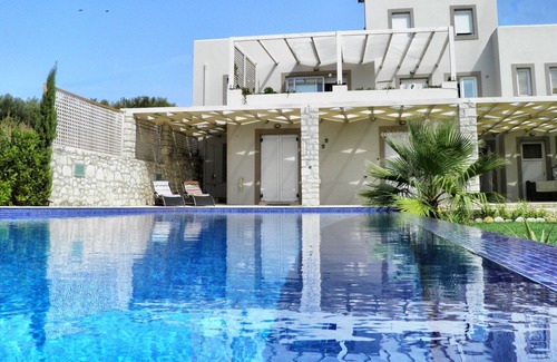Dramia Villa | Cretan Mansion – Non Refundable R193