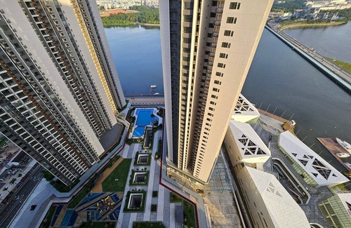 Central District Copropriété | R&F PRINCESS COVE, SEAVIEW, 3BR, 1181sqft, CITY CENTRE and CIQ, 24hr SECURITY