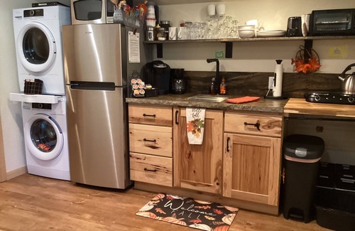 Big Bear Lake Cabine | “R” Hidden Gem💎CoZy&Romantic💋HotTub Golf Bikes Hammocks AC