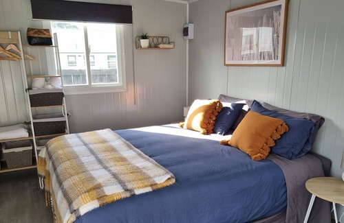 Whangamata Cabine | R&R in Whangamata - a Self-contained Cabin Close to Town and Beach