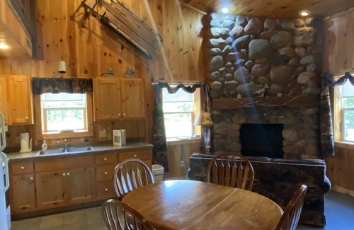 Chetek Cabine | R&R sur le lac, la configuration en duplex permet à une ou plusieurs familles de rester