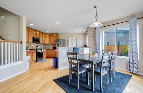 Renton Maison | R1: Leverage Villa