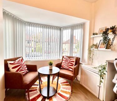 Selly Oak Maison | R1 - Newly renovated Private Self contained Room in Selly Oak Birmingham with bathroom shared between two rooms