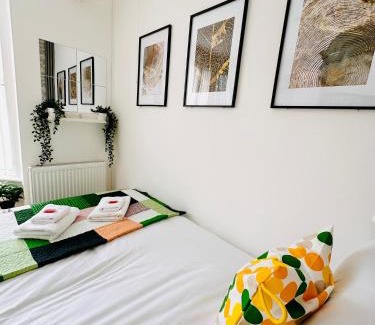 Birmingham Maison | R1 - Stylish Private Room opposite Queen Elizabeth Hospital - Harborne Birmingham