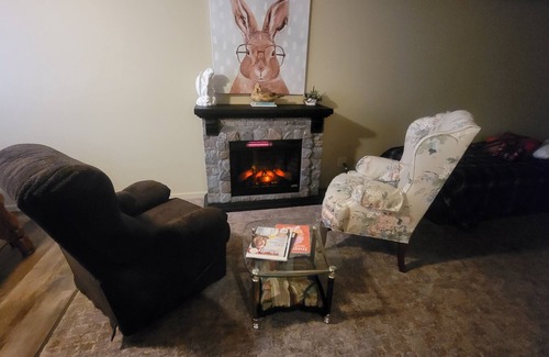 Elba Cabine | Rabbit Hole Retreat, River on Property, Adults Only, No Pets, Peace and Quiet!