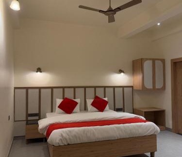 Allahabad Hôtel | Radhe Krishna Residency Nearest Triveni Sangam