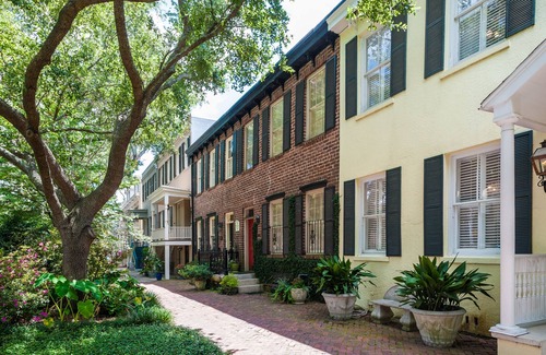 Historic Downtown Savannah Maison | Radiant 1866 Home on Jones, la "plus jolie rue du sud".