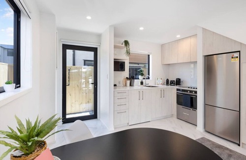 Lower Hutt Maison | Radiant Spot on Biddle Crescent