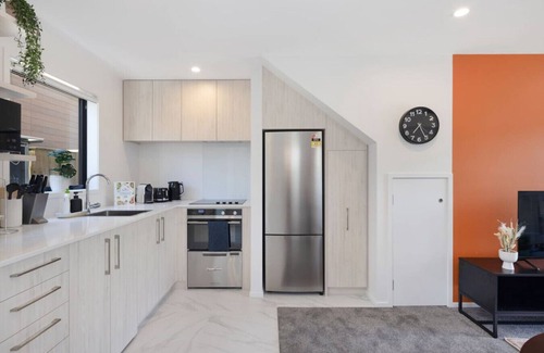 Lower Hutt Maison | Radiant Spot on Biddle Crescent