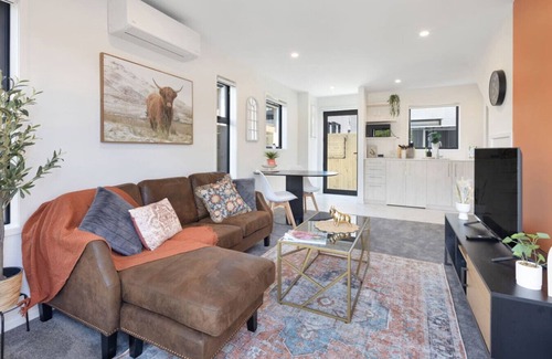 Lower Hutt Maison | Radiant Spot on Biddle Crescent