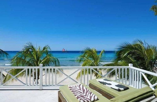 Fitts Village Villa | Radwood Beach Villa No. 2
