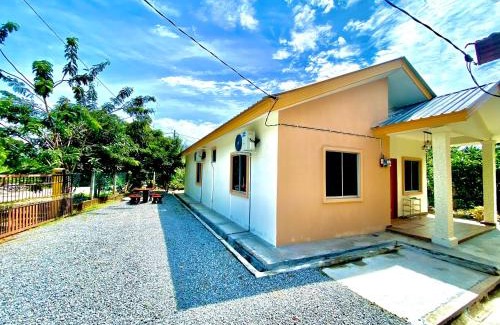 Bukit Rambai Maison | Raees Homestay