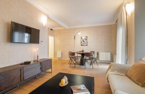 Collblanc y La Torrassa Appartement | Rafael Apartment by Olala Homes