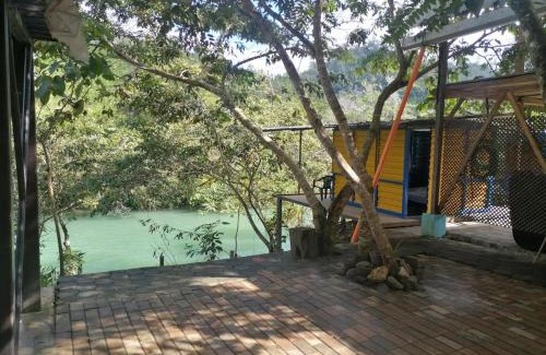 Alta Verapaz Maison | Rafting Hut by The River