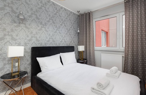 West Pomeranian Voivodeship Appartement | Raginisa Black Modern Apartment