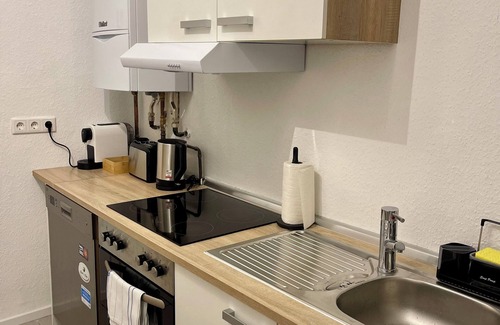 Kassel Appartement | Raha - Premium Ferienwohnung - Garten - Mercedes und Marien KH -vollausstattung