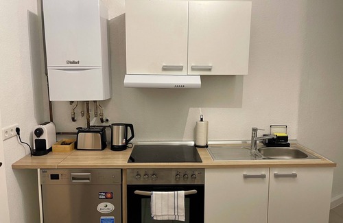 Kassel Appartement | Raha - Premium Ferienwohnung - Garten - Mercedes und Marien KH -vollausstattung
