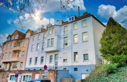 Kassel Appartement | Raha - Premium Ferienwohnung - Garten - Mercedes und Marien KH -vollausstattung