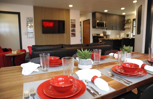 Orange City Maison | Raider Roost-Putting Green/Fire Pit/Game Room Close to NWC & Downtown!