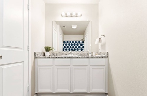 Lubbock Maison | RaiderBNB- Centrally Located! NEAR TTU w/ Garage Parking