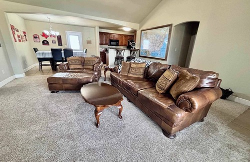 North by Northwest Maison | Raiderland Rest Stop - 3BR/2BA - Close to Campus