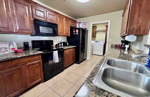 North by Northwest Maison | Raiderland Rest Stop - 3BR/2BA - Close to Campus