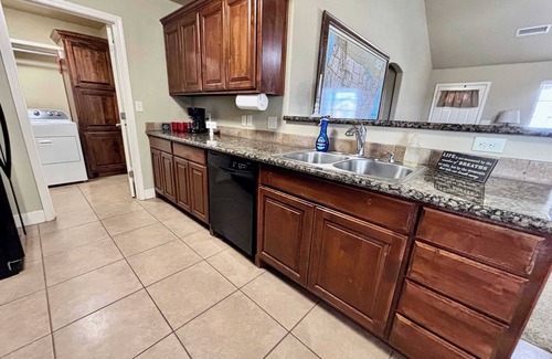 North by Northwest Maison | Raiderland Rest Stop - 3BR/2BA - Close to Campus
