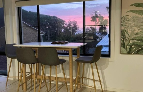 Bonny Hills Maison | Rainbow Beachhouse - deluxe, pristine location