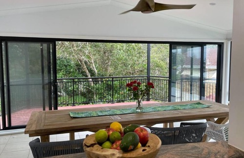 Bonny Hills Maison | Rainbow Beachhouse - deluxe, pristine location