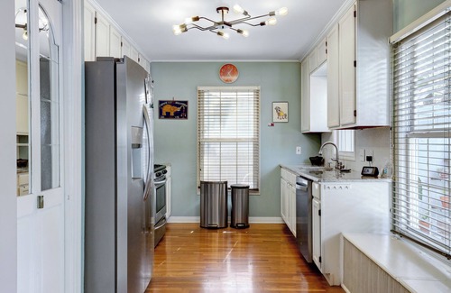 Terrell Heights Maison | Rainbow Casas - Vibrant Primary Casa and Casita with Pool